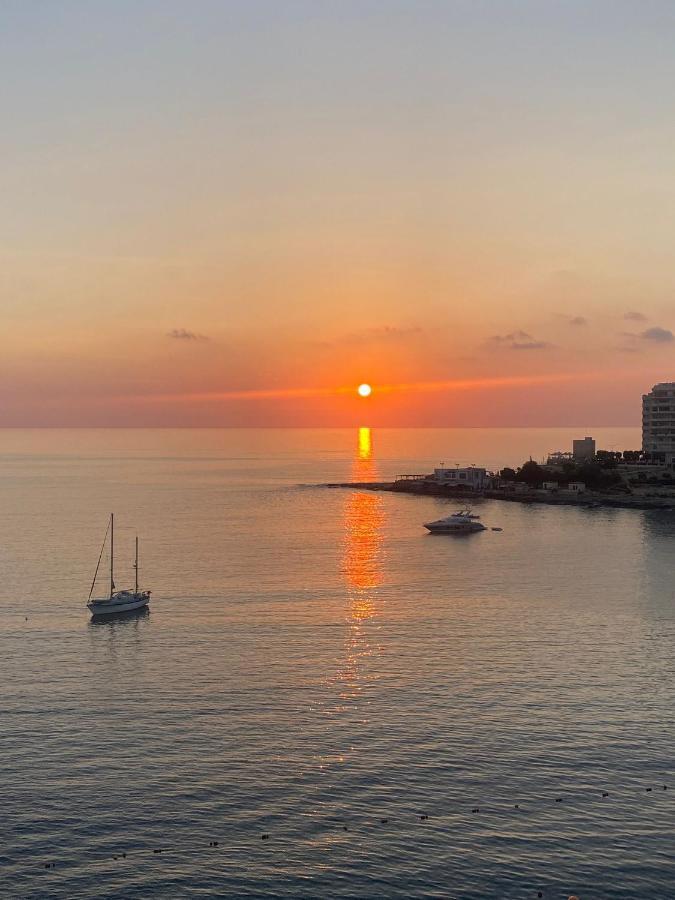 F8 1 Seaview Room, Living And Bathroom Shared , Stjulians Saint Julian's ภายนอก รูปภาพ