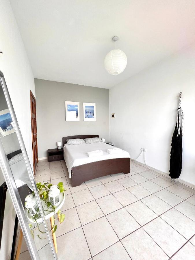 F8 1 Seaview Room, Living And Bathroom Shared , Stjulians Saint Julian's ภายนอก รูปภาพ
