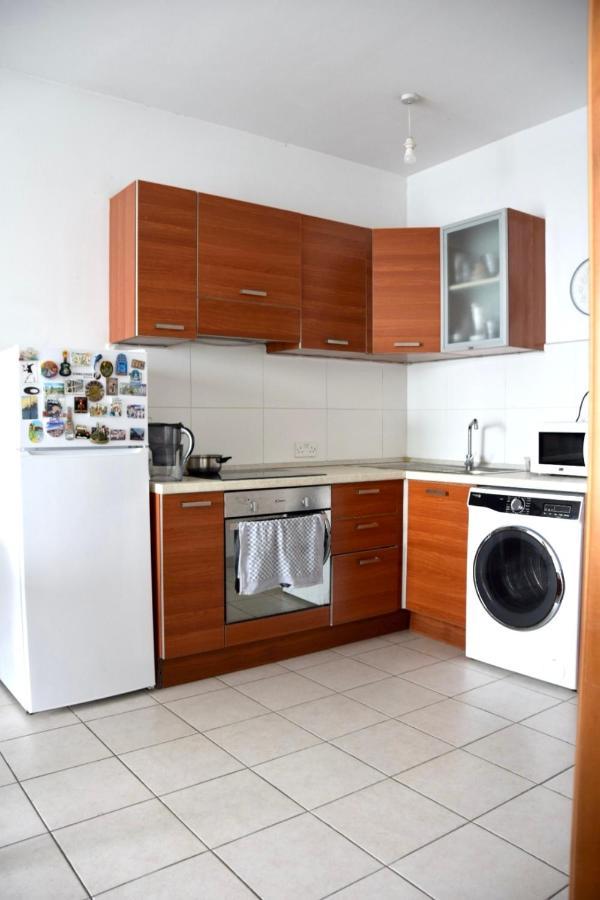 F8 1 Seaview Room, Living And Bathroom Shared , Stjulians Saint Julian's ภายนอก รูปภาพ